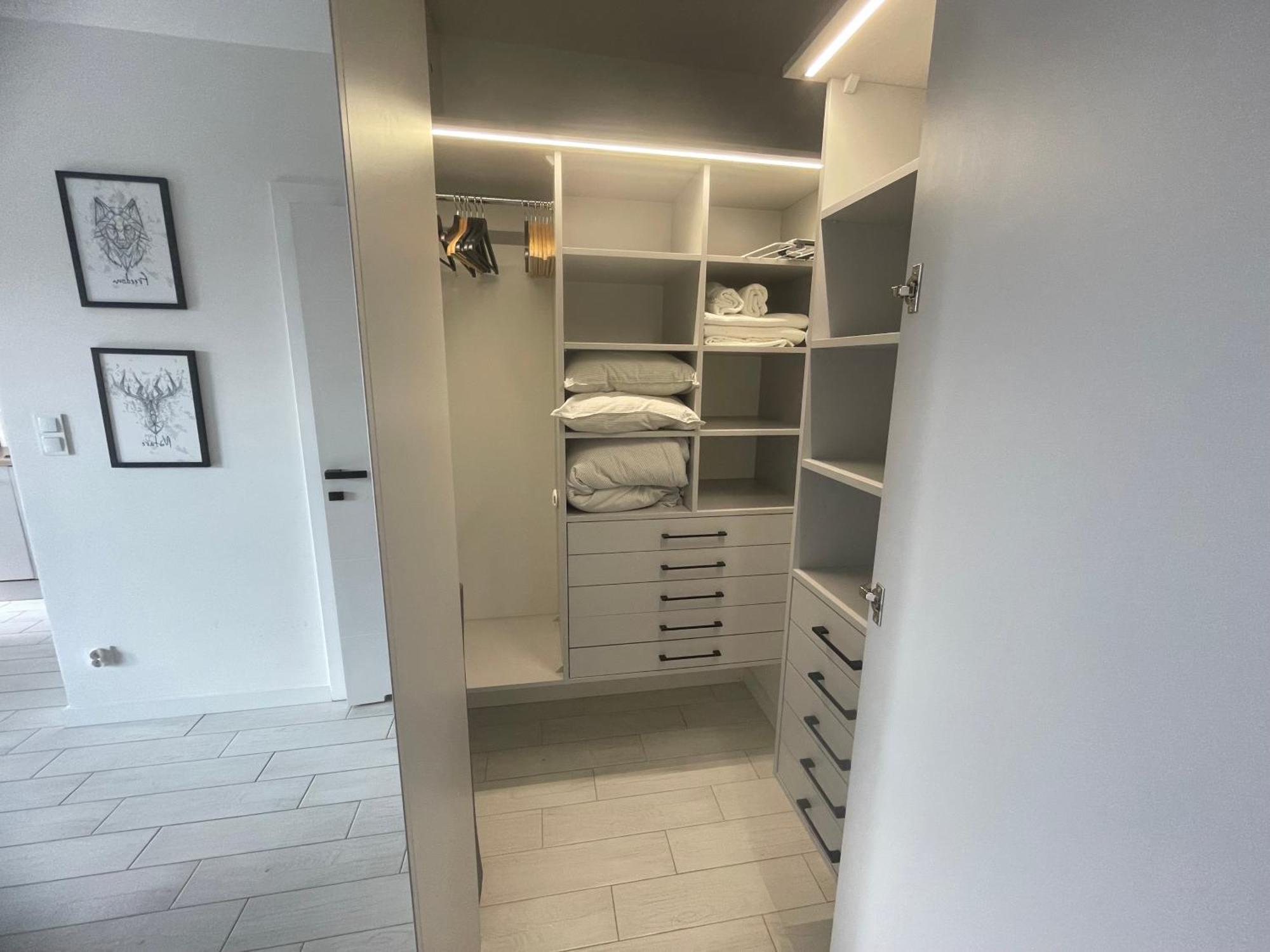 Parking & Balkon Apartment Wroclaw