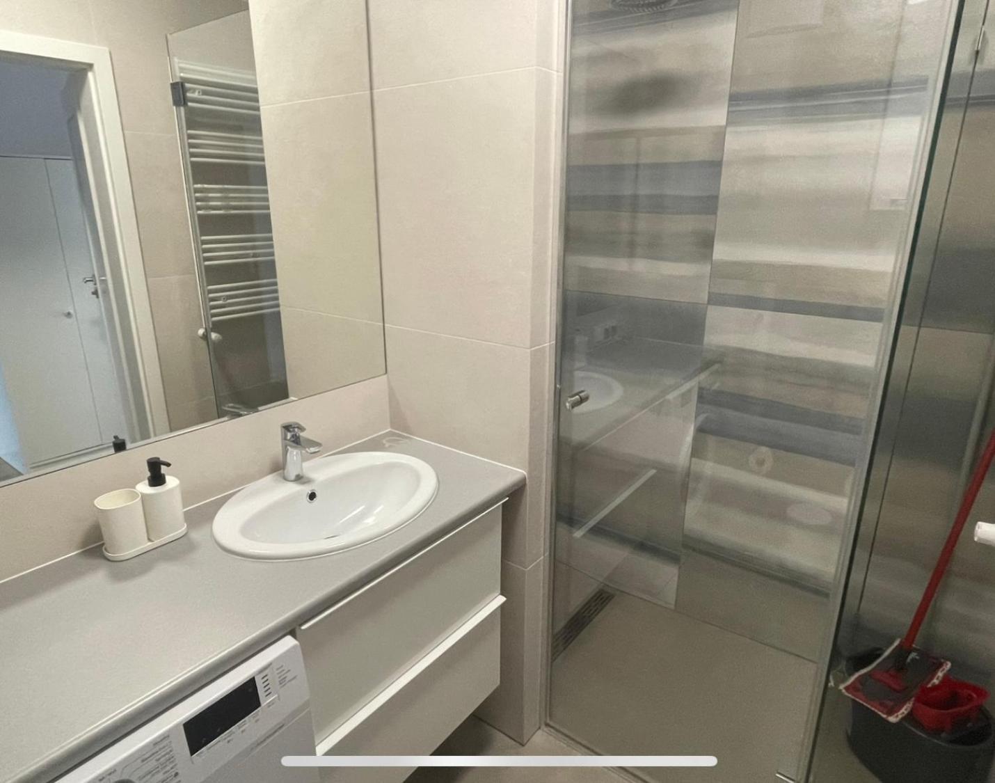 Apartment Parking & Balkon
